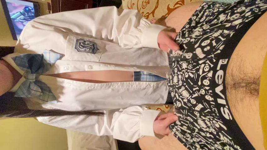 小萝莉用乳头摩擦大肉棒